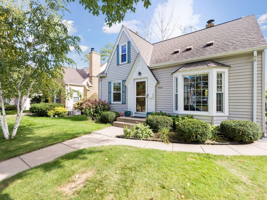 Photo of 5525 Upton Avenue S, Minneapolis, MN 55410 (MLS # 7152200)