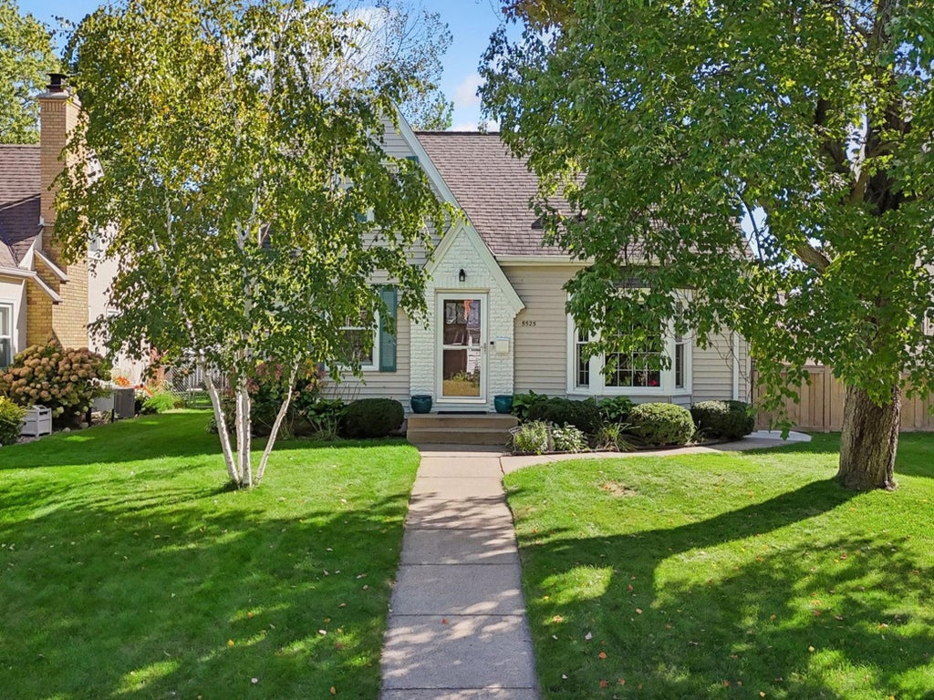 Photo of 5525 Upton Avenue S, Minneapolis, MN 55410 (MLS # 7152200)