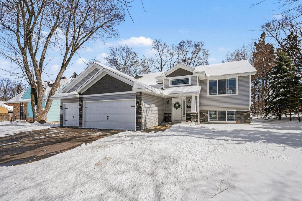 Photo of 5004 France Avenue N, Brooklyn Center, MN 55429 (MLS # 7035897)