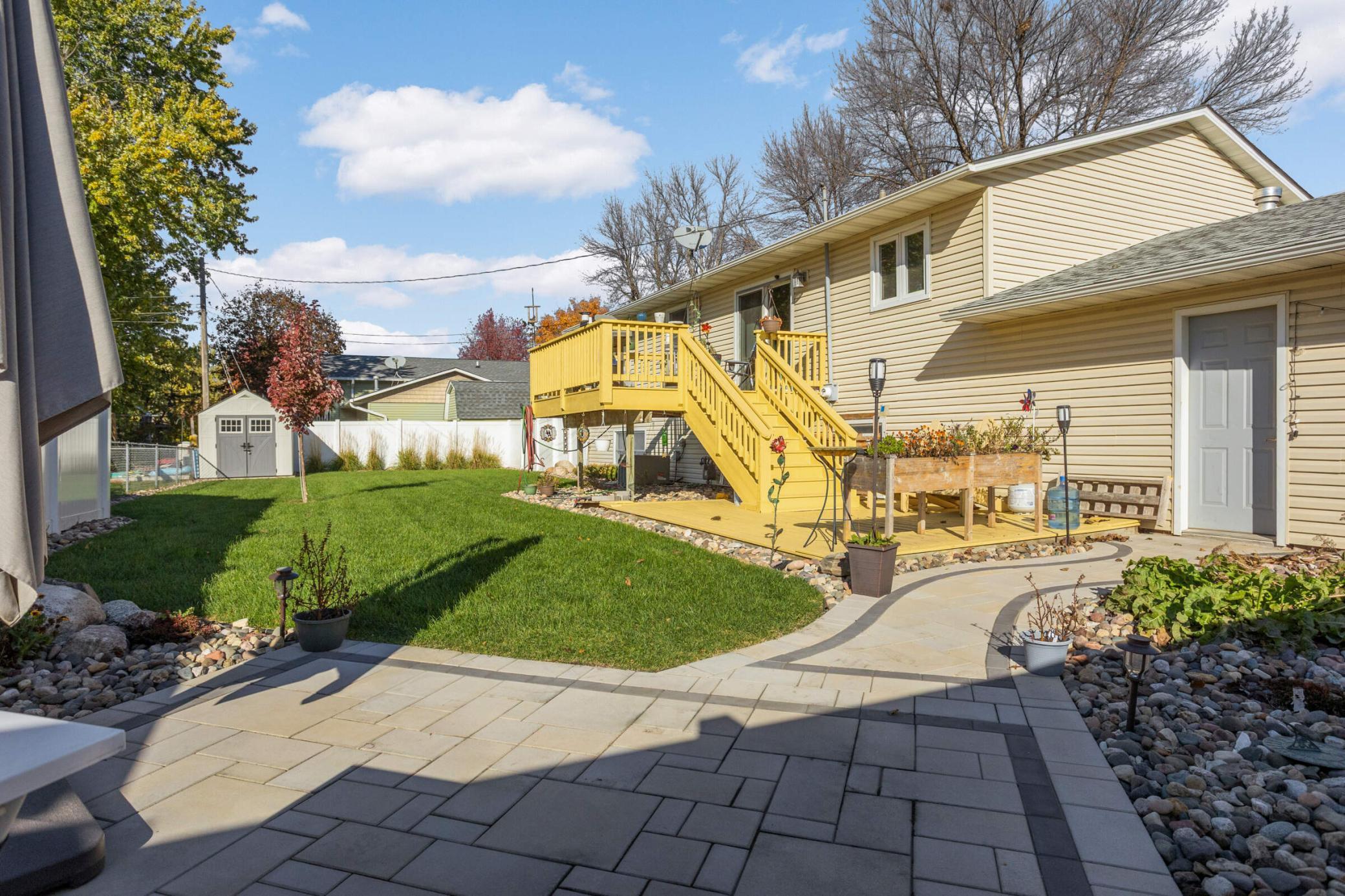 1498 Hillside Street