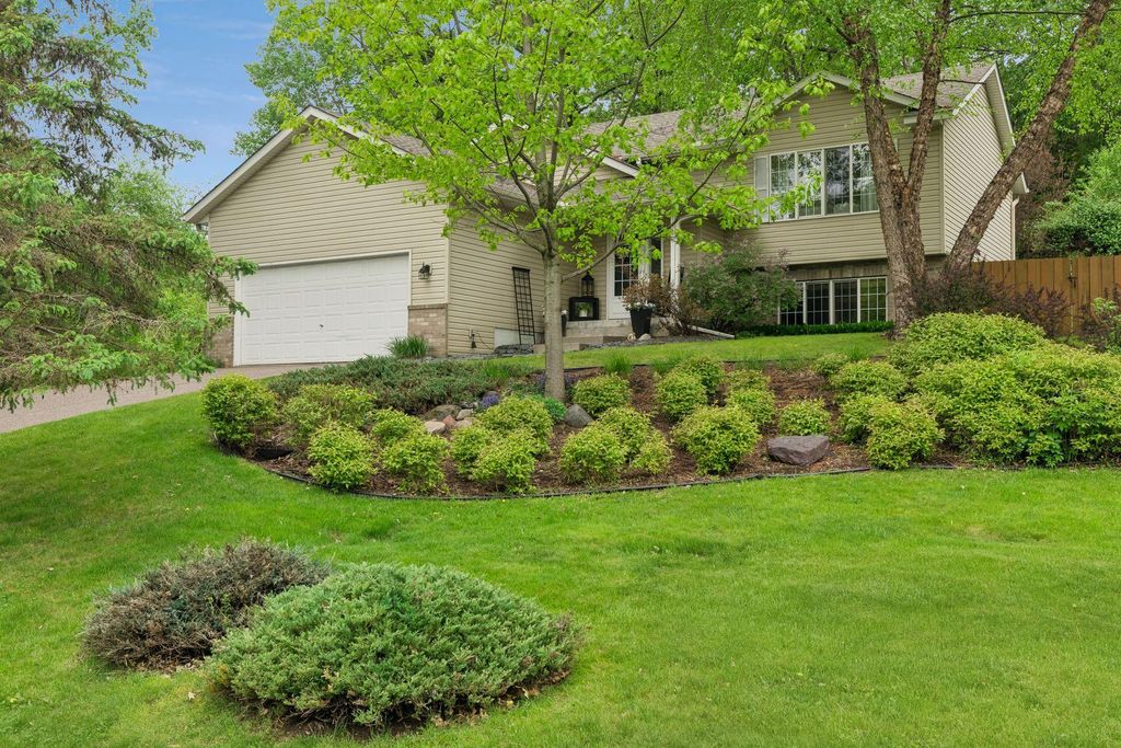 Photo of 589 Mcknight Road S, Saint Paul, MN 55119 (MLS # 7065916)