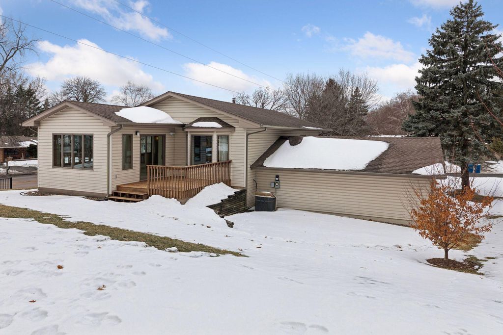 Photo of 13725 Oakland Drive, Burnsville, MN 55337 (MLS # 6797037)