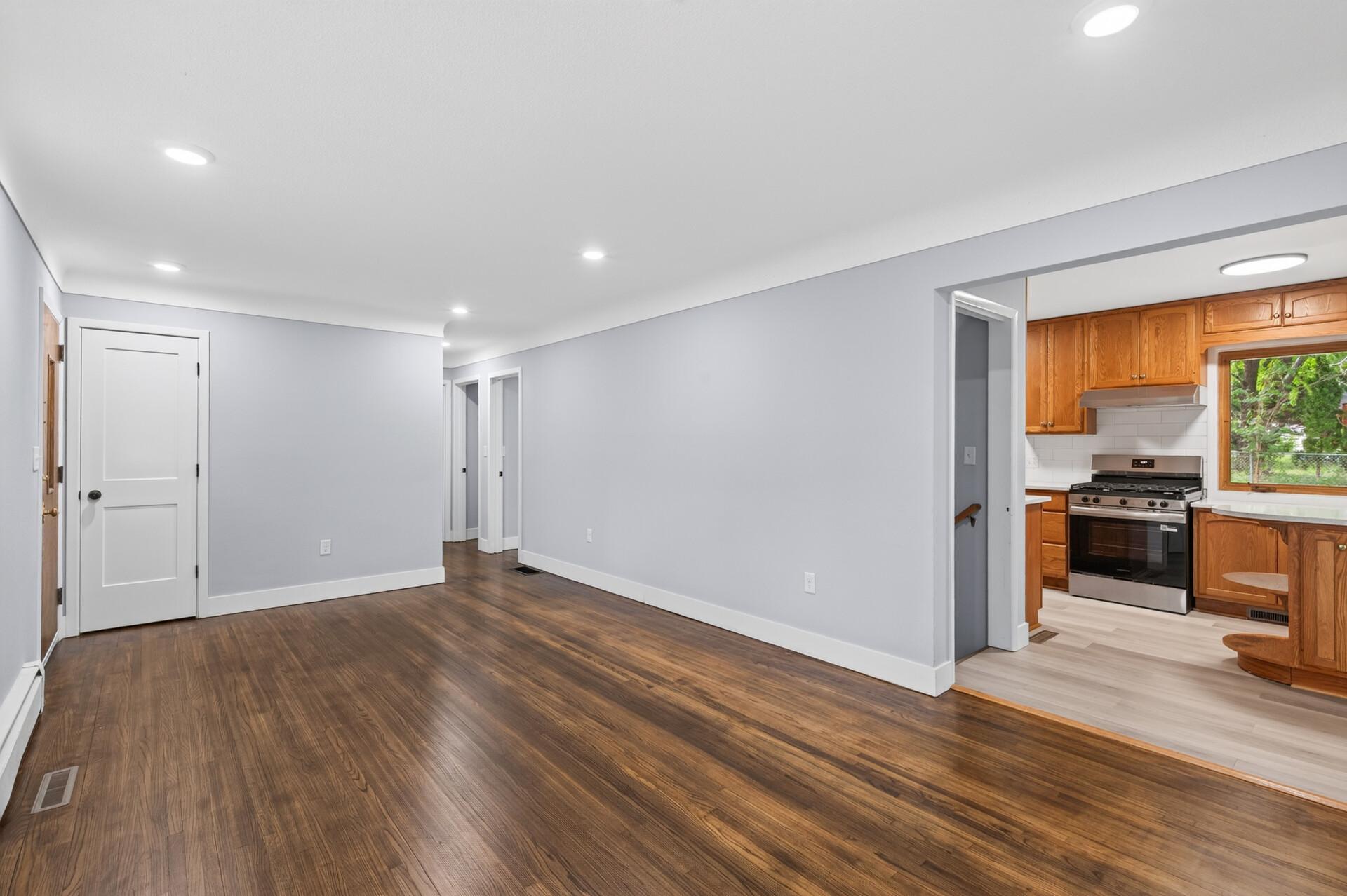 31 Demont Avenue E