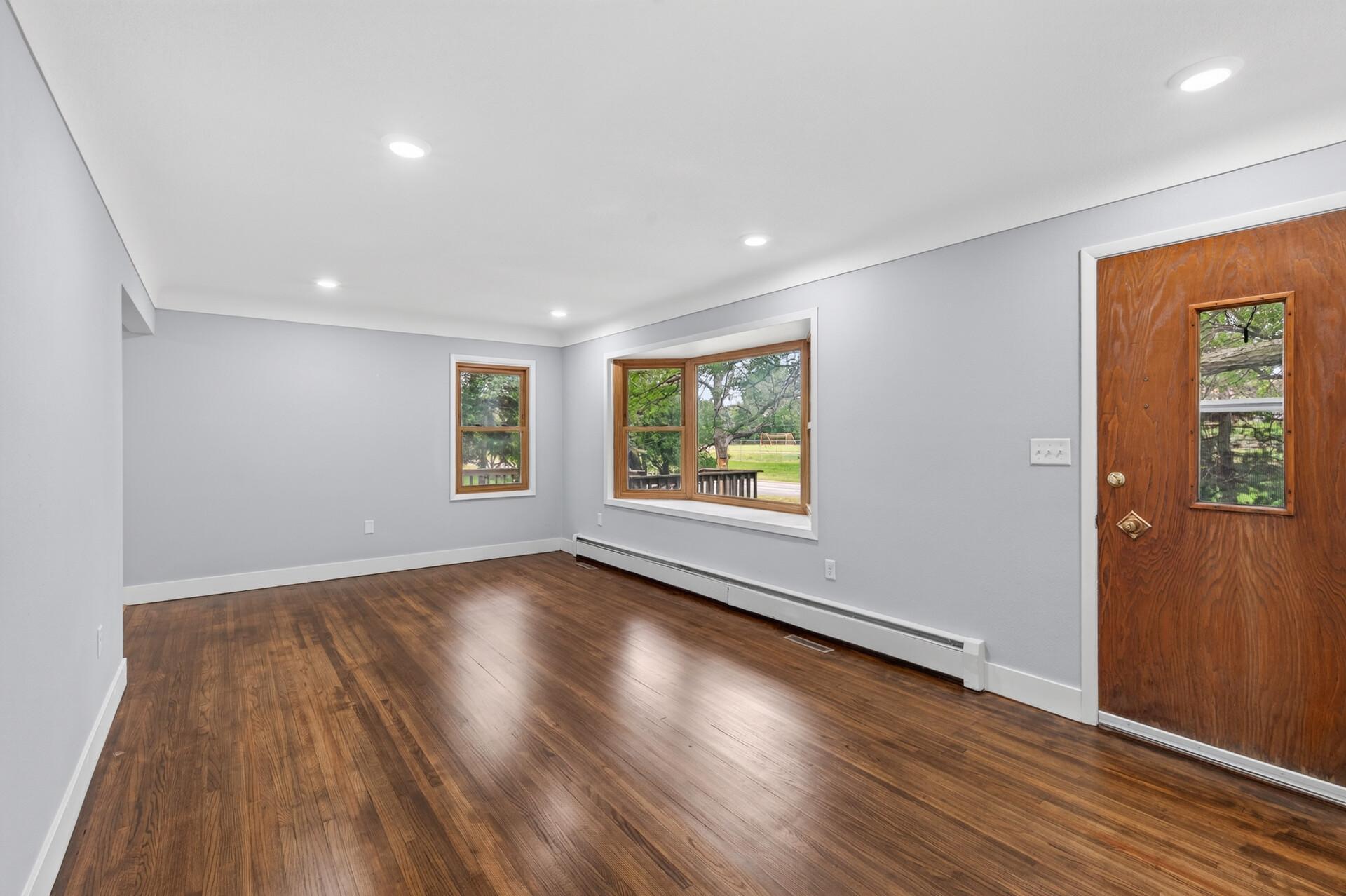 31 Demont Avenue E
