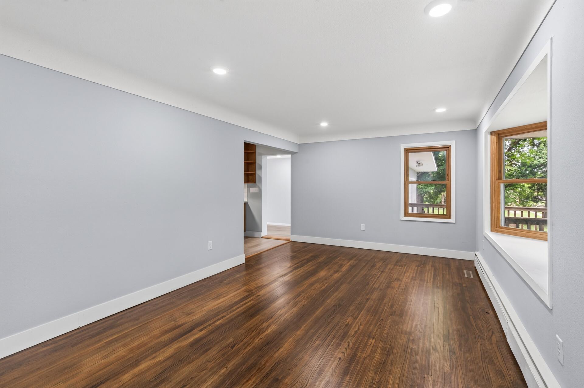 31 Demont Avenue E