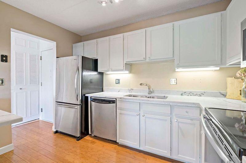 10411 Cedar Lake Road 413
