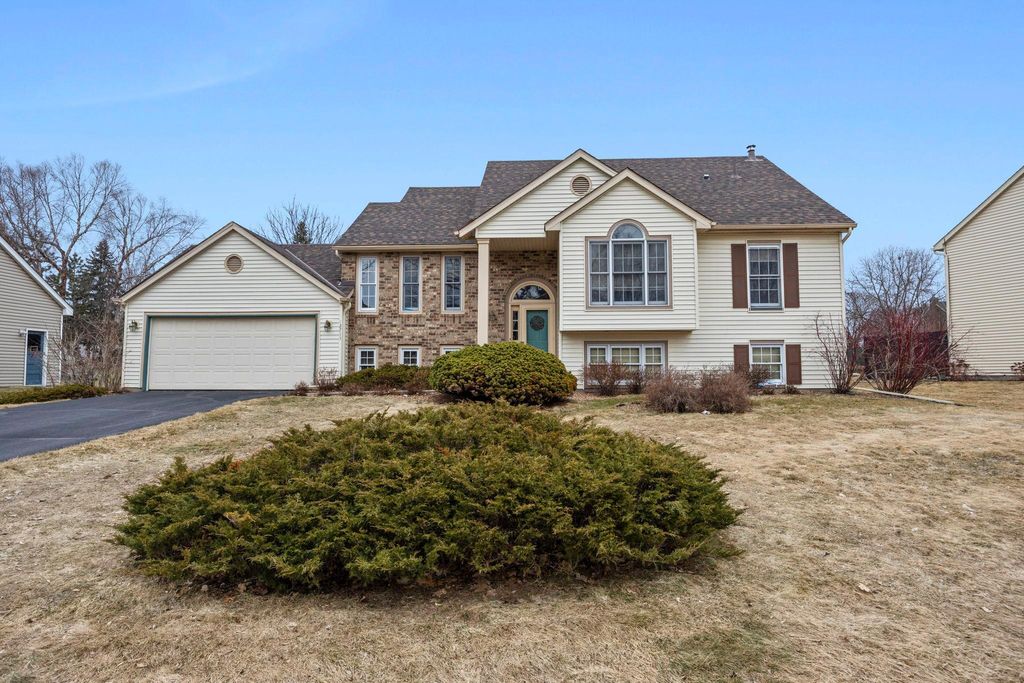 Photo of 12715 Dorchester Trail, Apple Valley, MN 55124 (MLS # 7036830)