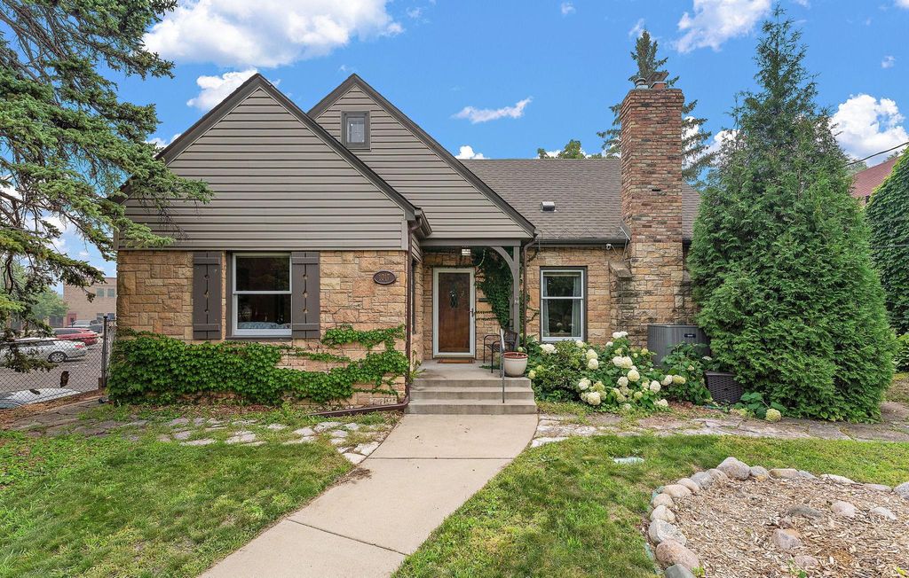 Photo of 1017 Thomas Avenue S, Minneapolis, MN 55405 (MLS # 7111654)