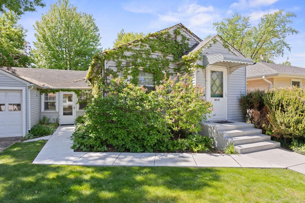 Photo of 8218 Nicollet Avenue S, Bloomington, MN 55420 (MLS # 7075708)