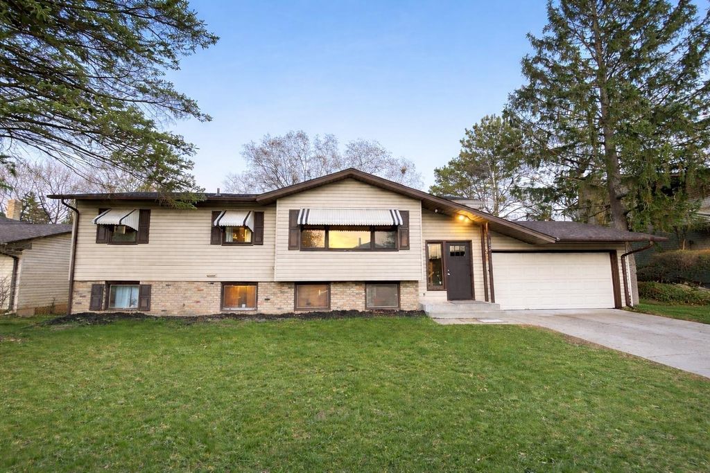 Photo of 182 Faye Street, Saint Paul, MN 55119 (MLS # 7059747)