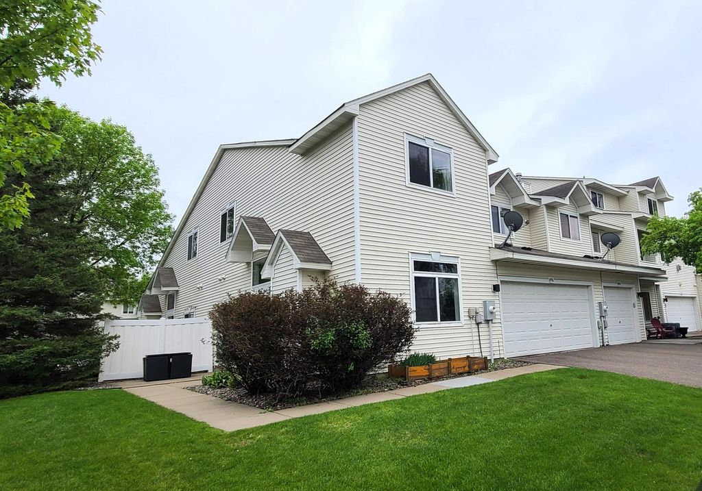 Photo of 8996 Sawgrass Glen #405, Maple Grove, MN 55311 (MLS # 7076698)