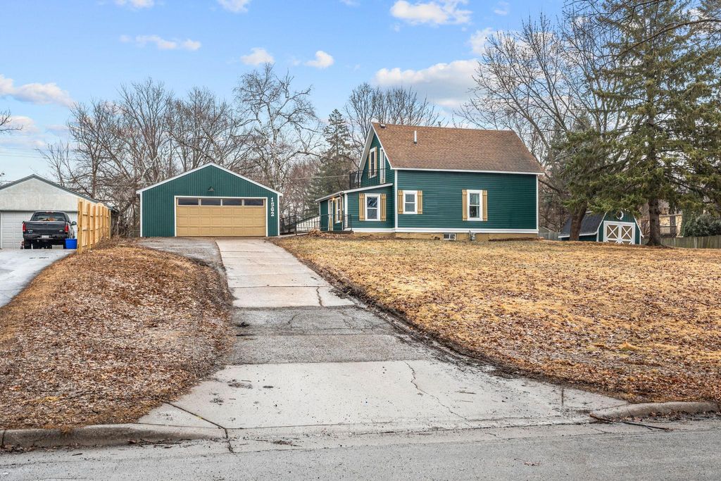 Photo of 1562 David Street, Saint Paul, MN 55119 (MLS # 7046615)
