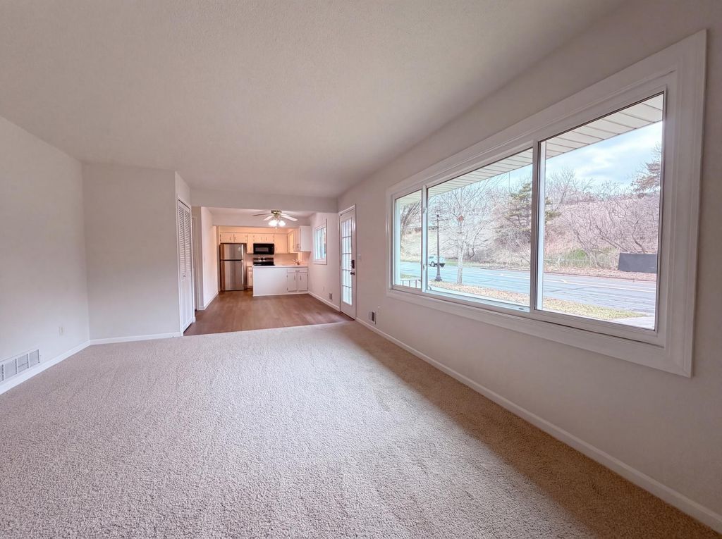 Photo of 932 Jefferson Avenue, Saint Paul, MN 55102 (MLS # 7049199)