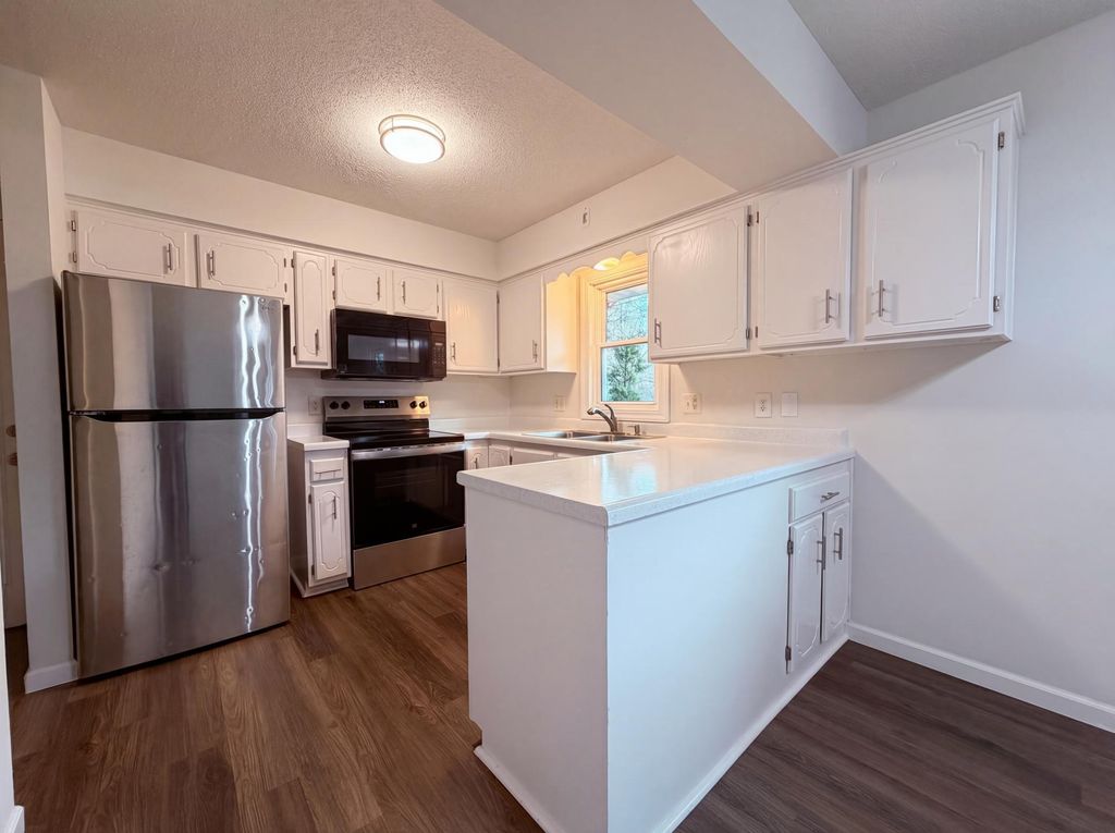 Photo of 932 Jefferson Avenue, Saint Paul, MN 55102 (MLS # 7049199)