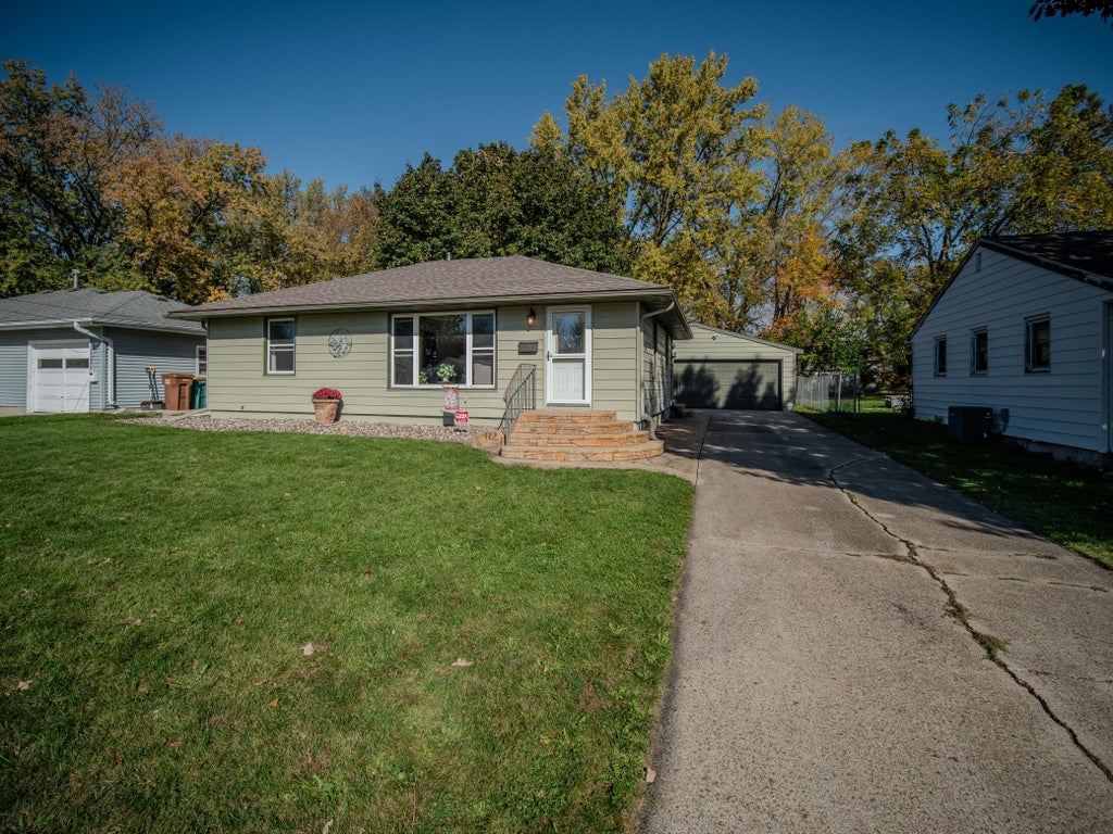Photo of 412 Oregon Street, Albert Lea, MN 56007 (MLS # 7162108)