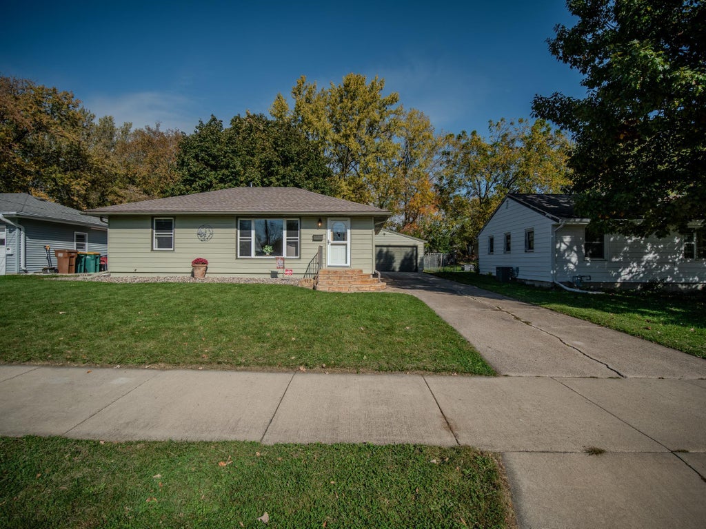 Photo of 412 Oregon Street, Albert Lea, MN 56007 (MLS # 7162108)