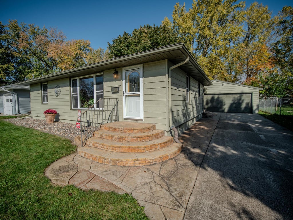 Photo of 412 Oregon Street, Albert Lea, MN 56007 (MLS # 7162108)