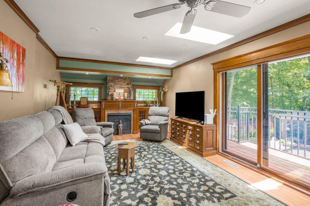 13060 Oakview Lane N