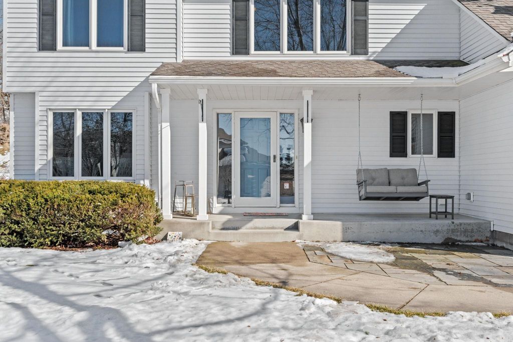 Photo of 7215 Sunshine Drive, Eden Prairie, MN 55346 (MLS # 7026878)