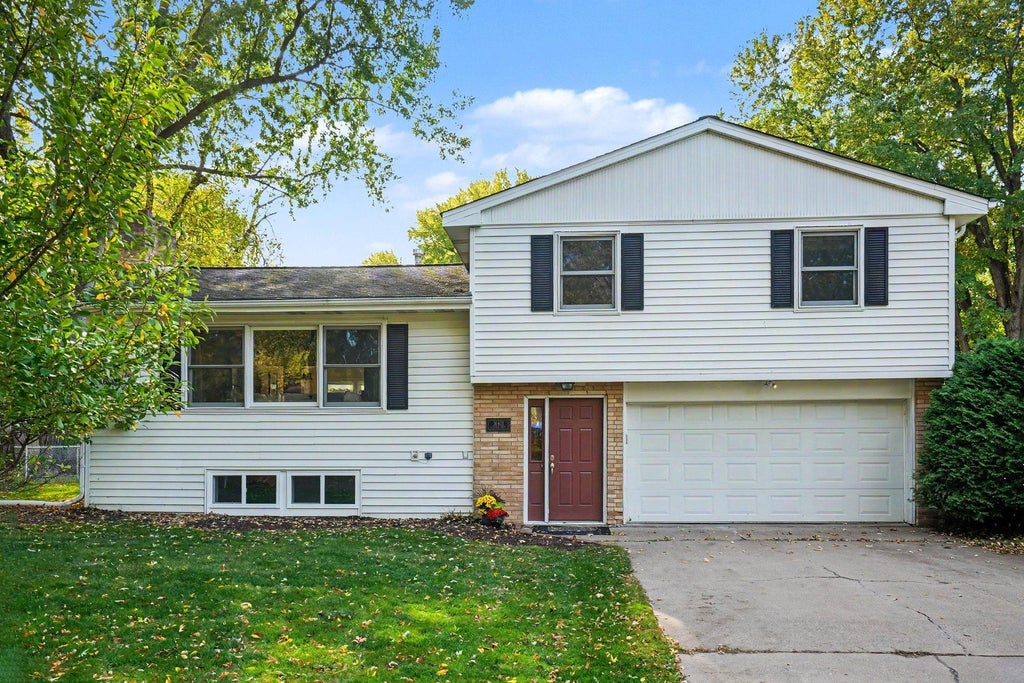 Photo of 16401 Temple Drive S, Minnetonka, MN 55345 (MLS # 7150720)