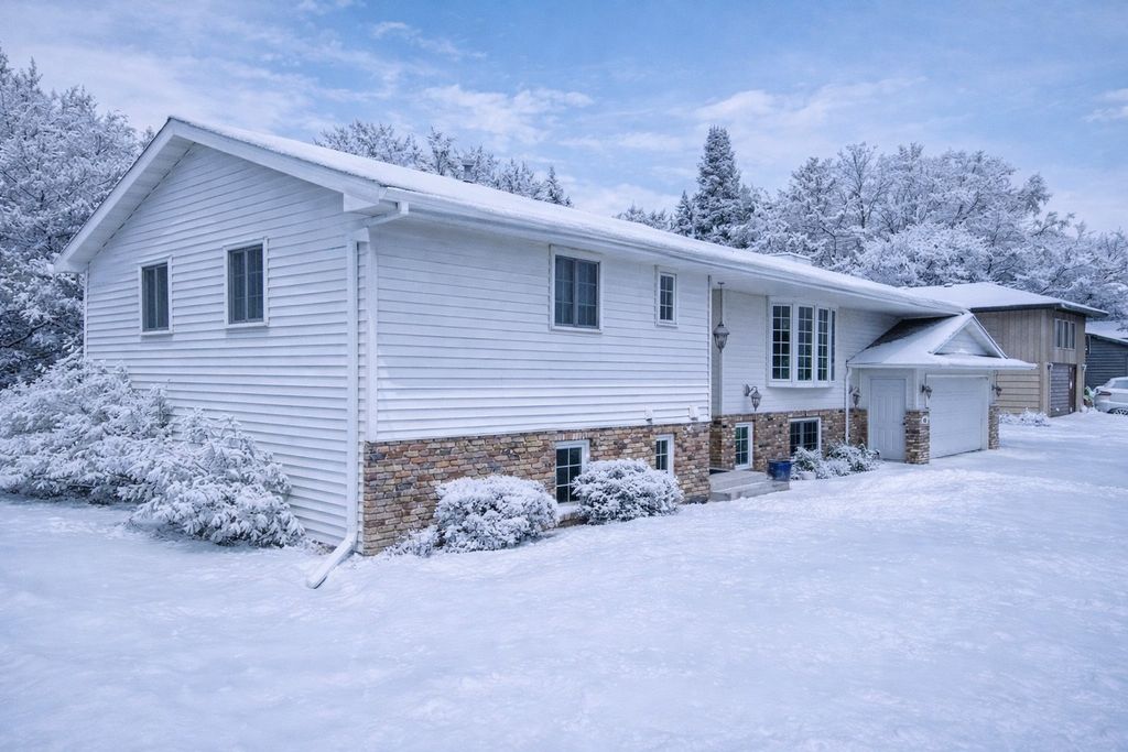Photo of 835 Gramsie Road, Shoreview, MN 55126 (MLS # 7017264)