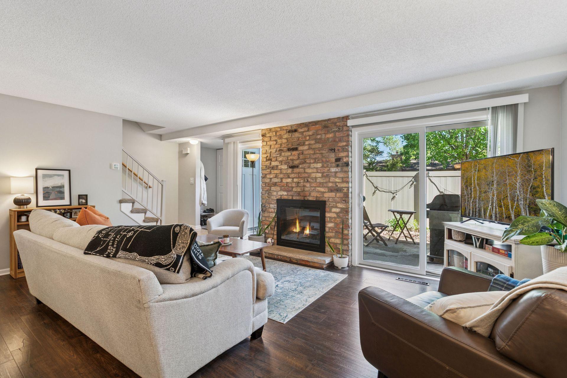4441 Cedar Lake Road S