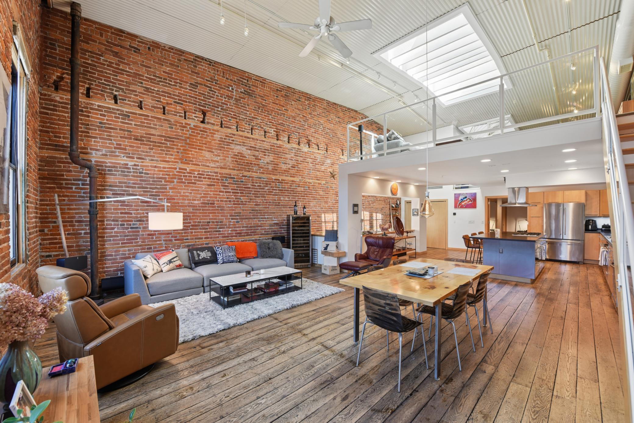 125 Main Street S