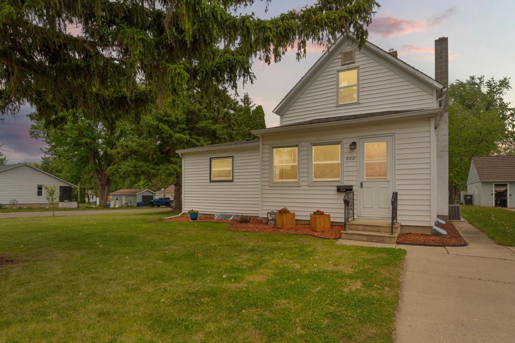 Photo of 808 E Vine Street, Owatonna, MN 55060 (MLS # 7077233)