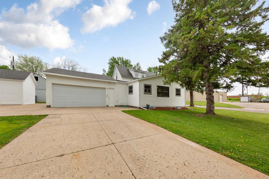 Photo of 808 E Vine Street, Owatonna, MN 55060 (MLS # 7077233)