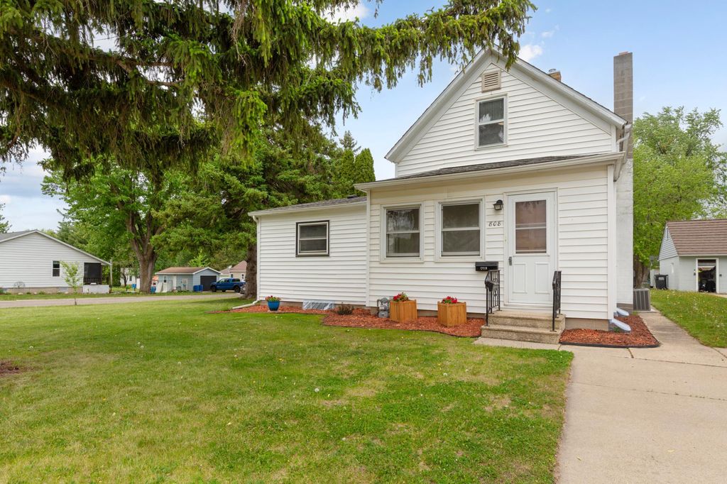 Photo of 808 E Vine Street, Owatonna, MN 55060 (MLS # 7077233)