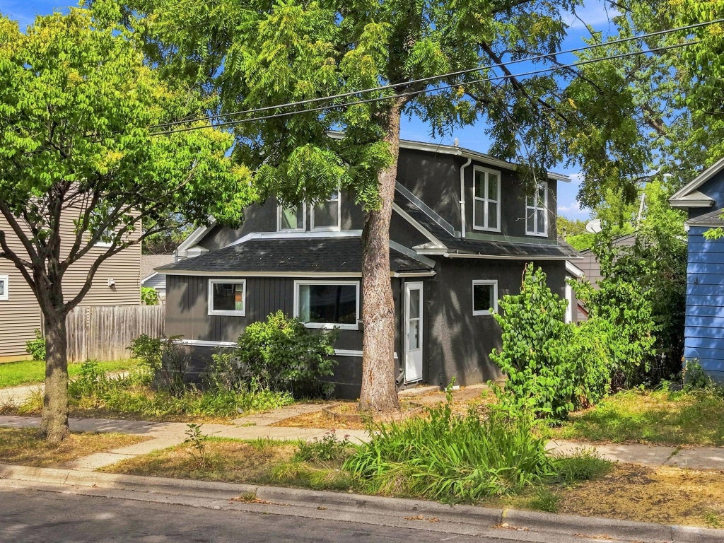 Photo of 483 Lawson Avenue W, Saint Paul, MN 55117 (MLS # 7140880)