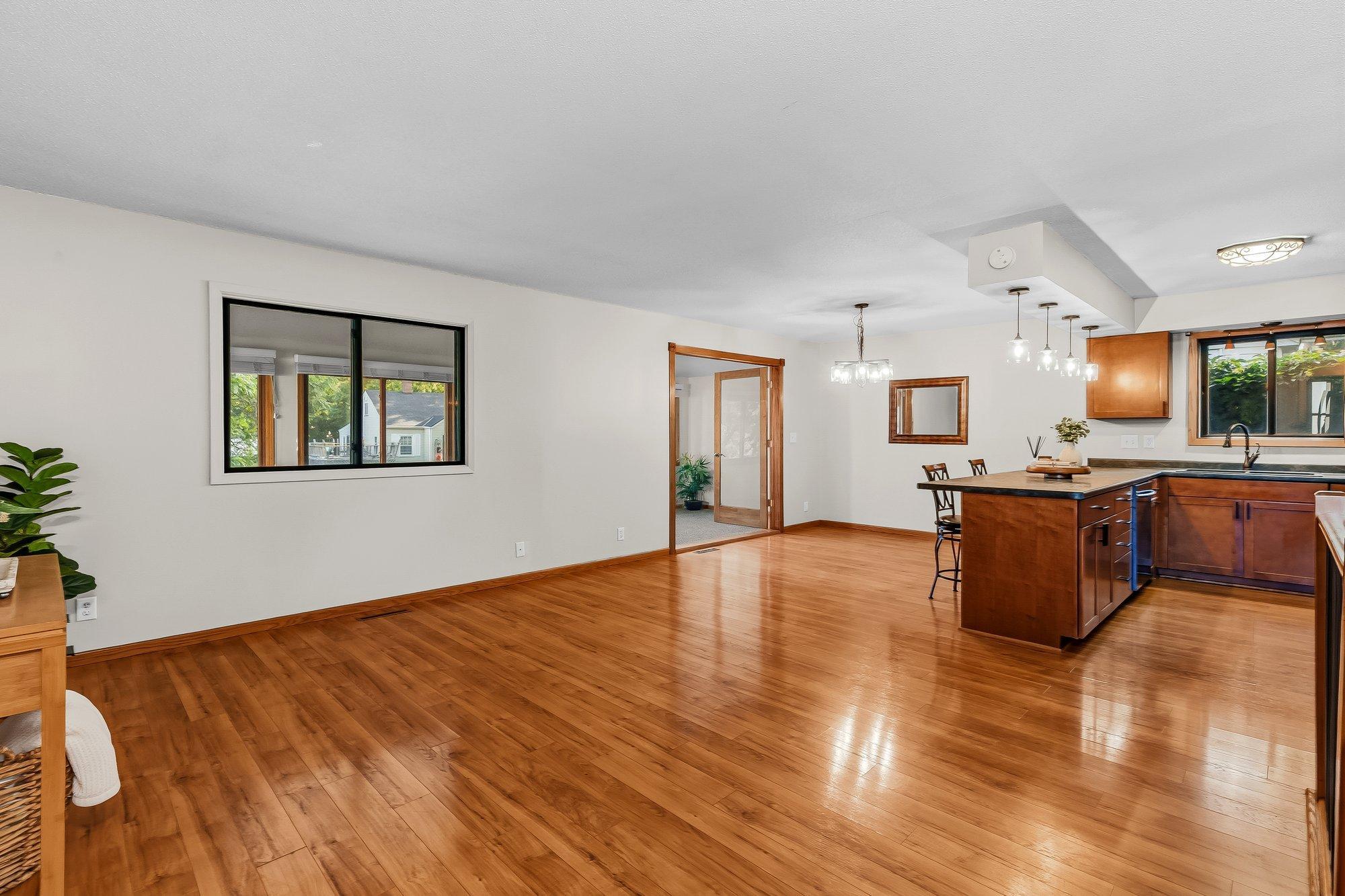 15 Wyoming Street W