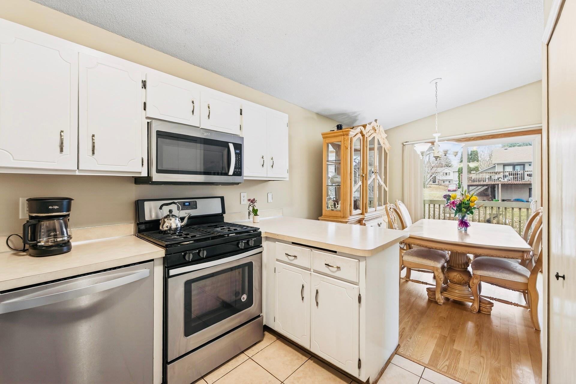 1272 Ferndale Street N