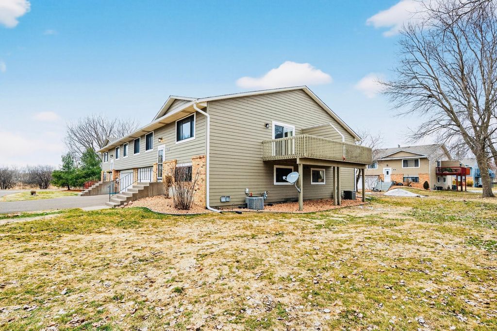 Photo of 1272 Ferndale Street N, Maplewood, MN 55119 (MLS # 7038555)