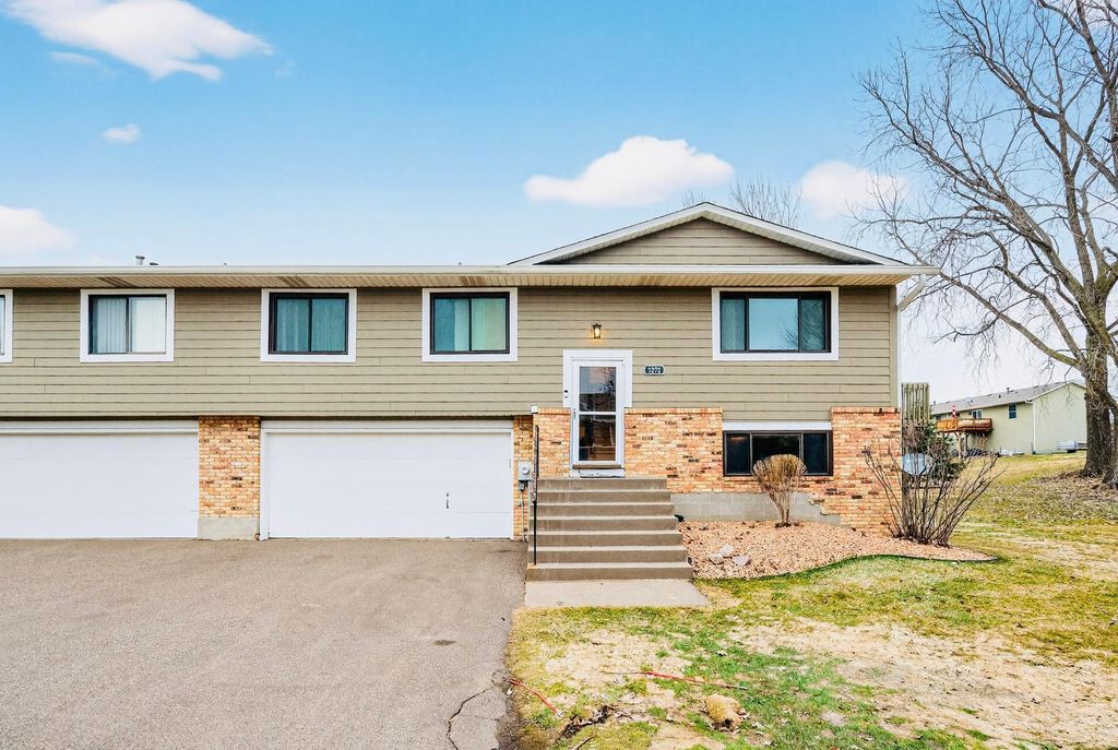 Photo of 1272 Ferndale Street N, Maplewood, MN 55119 (MLS # 7038555)