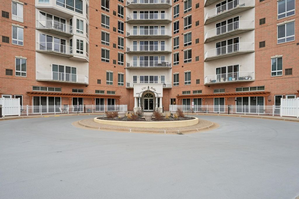 Photo of 6600 Lyndale Avenue S #402, Richfield, MN 55423 (MLS # 7021199)