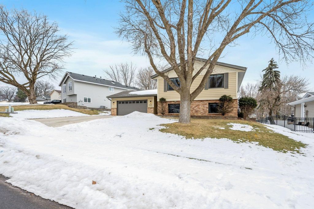 Photo of 14160 Heritage Court, Apple Valley, MN 55124 (MLS # 7014143)