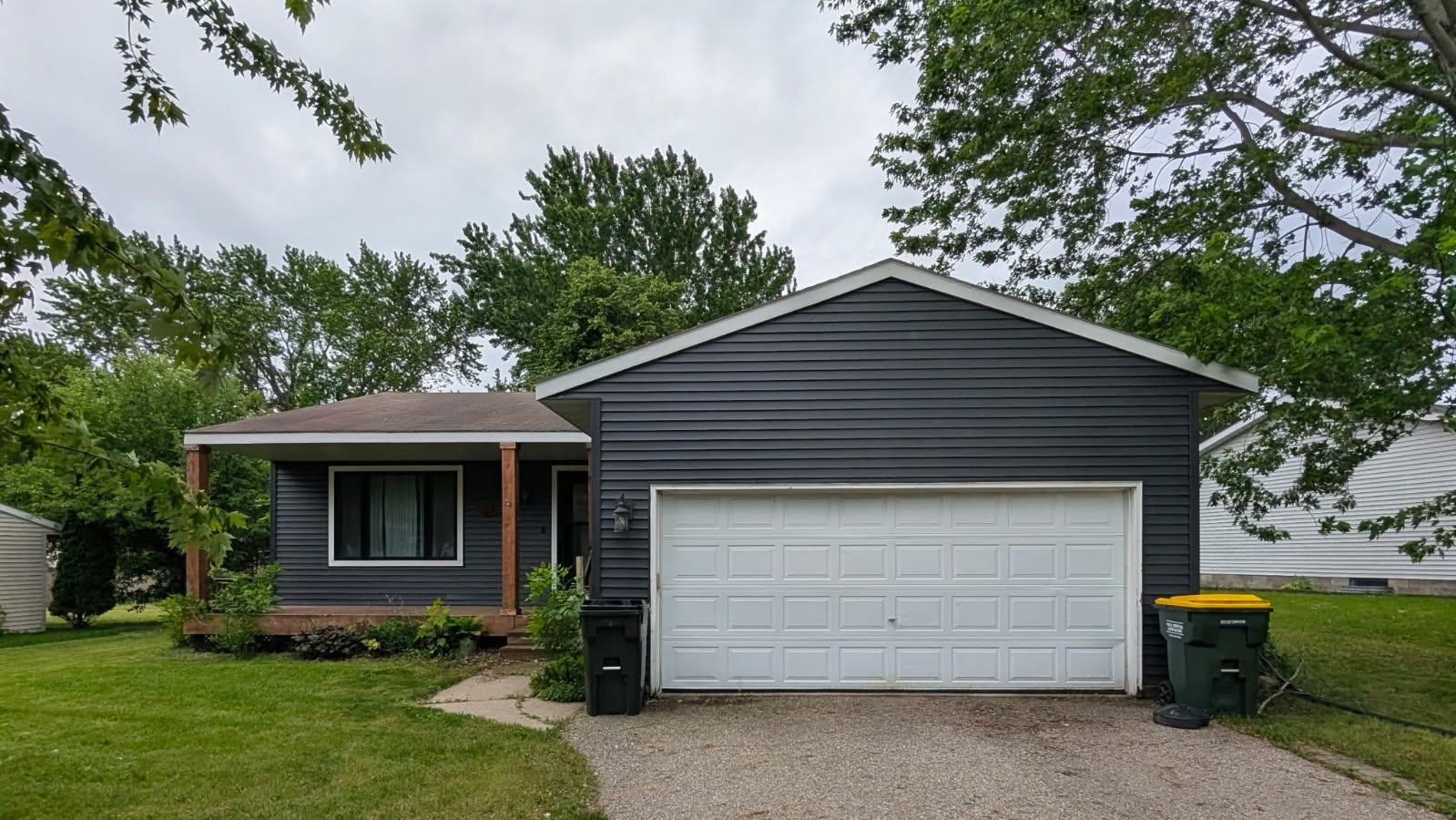 Photo 1 of 39 — 3105 3rd Avenue NW, Willmar, MN 56201