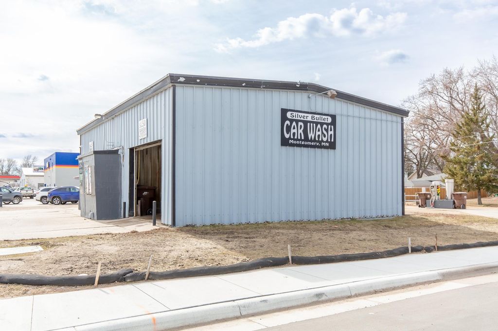 Photo of 410 4th Street NW, Montgomery, MN 56069 (MLS # 7034067)