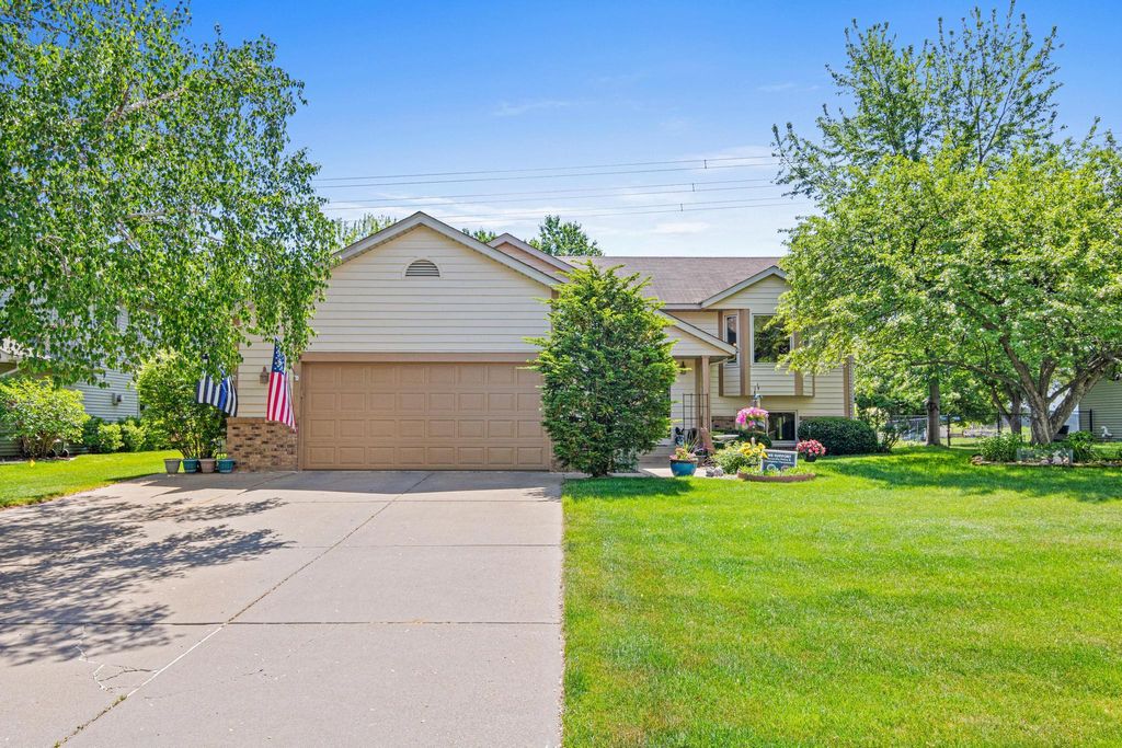 Photo of 16608 Imperial Way, Lakeville, MN 55044 (MLS # 7072337)