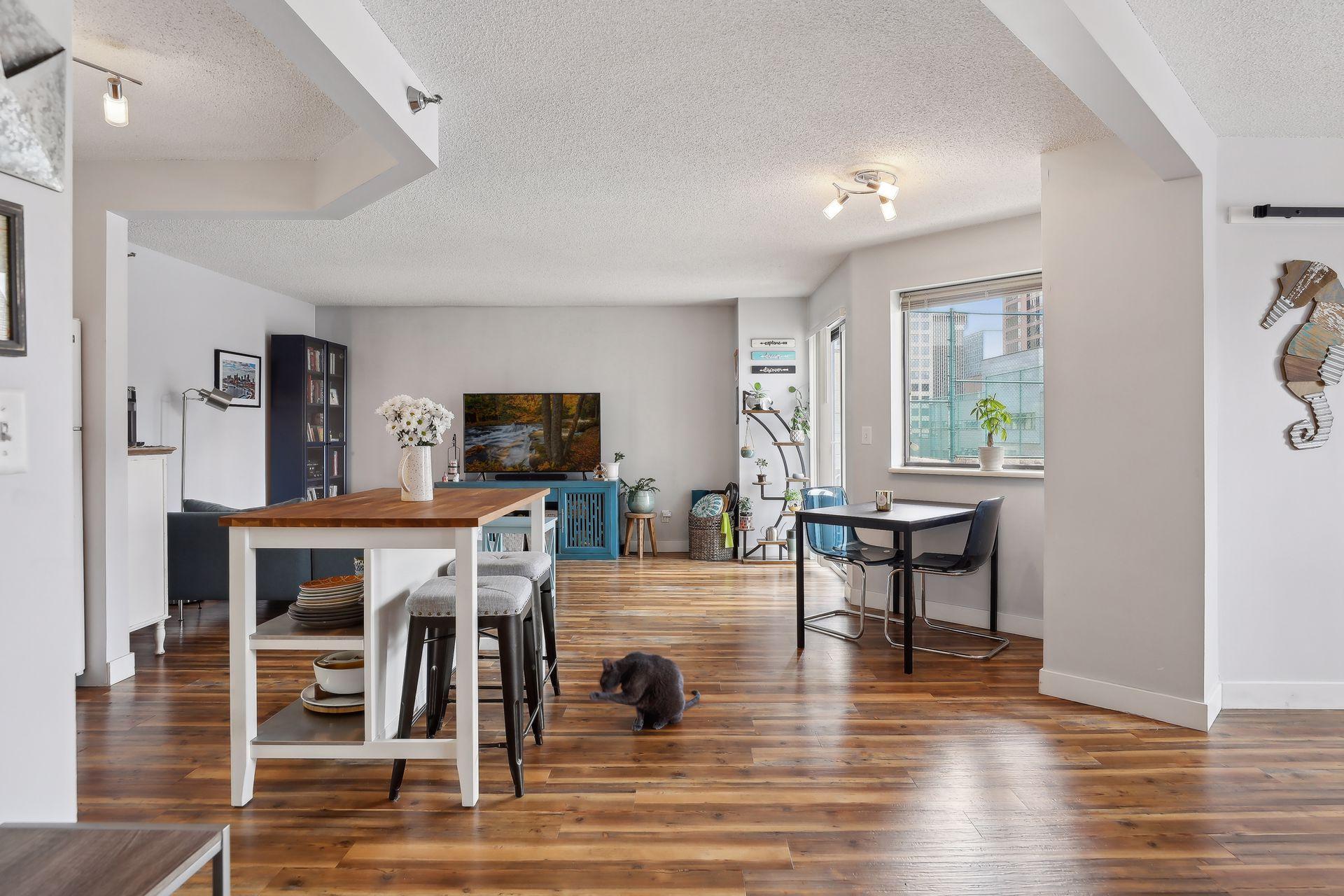 78 10th Street E 402