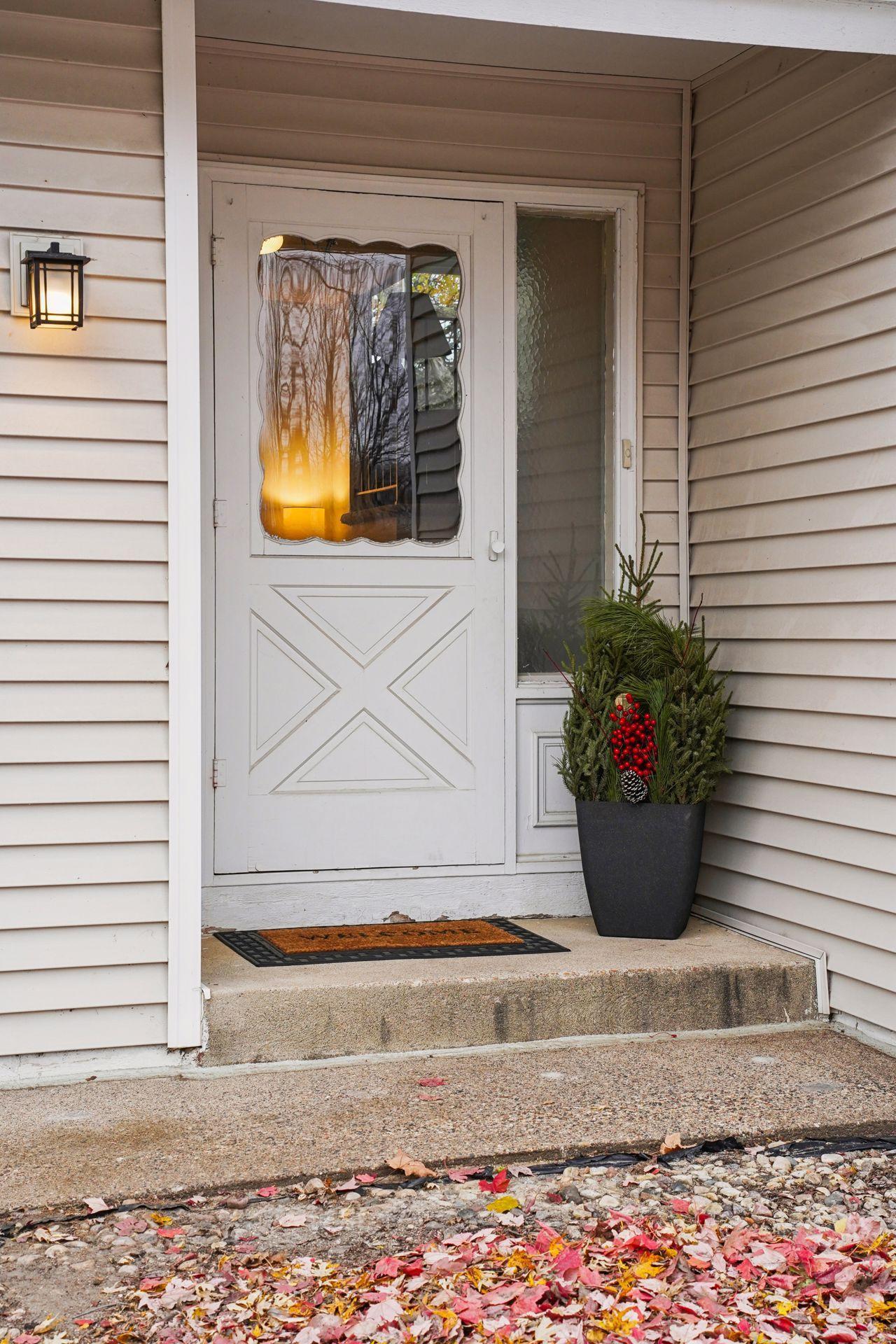 10400 Cavell Avenue S