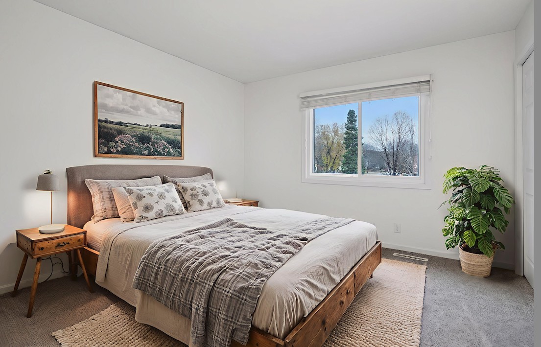 10400 Cavell Avenue S