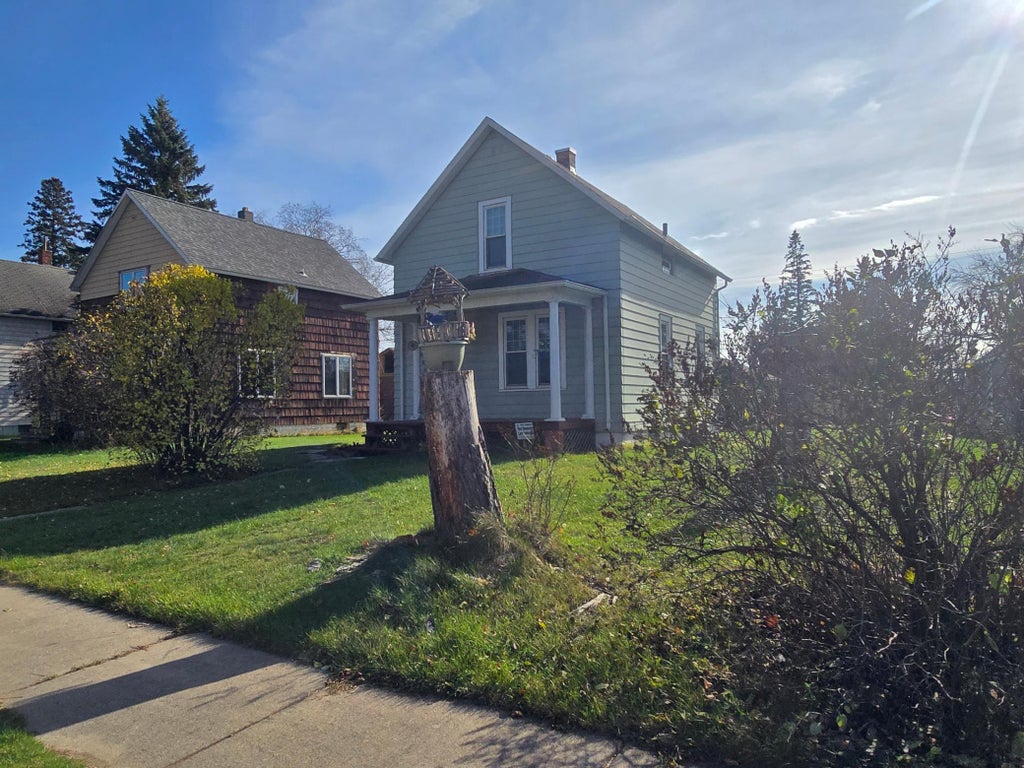Photo of 513 W 3rd Avenue, Keewatin, MN 55753 (MLS # 7167247)