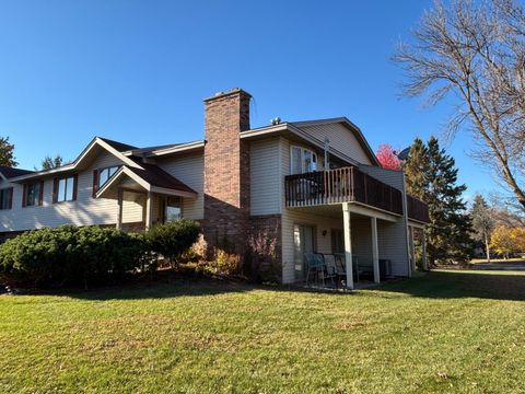 5653 Chatsworth Street N Shoreview MN 55126