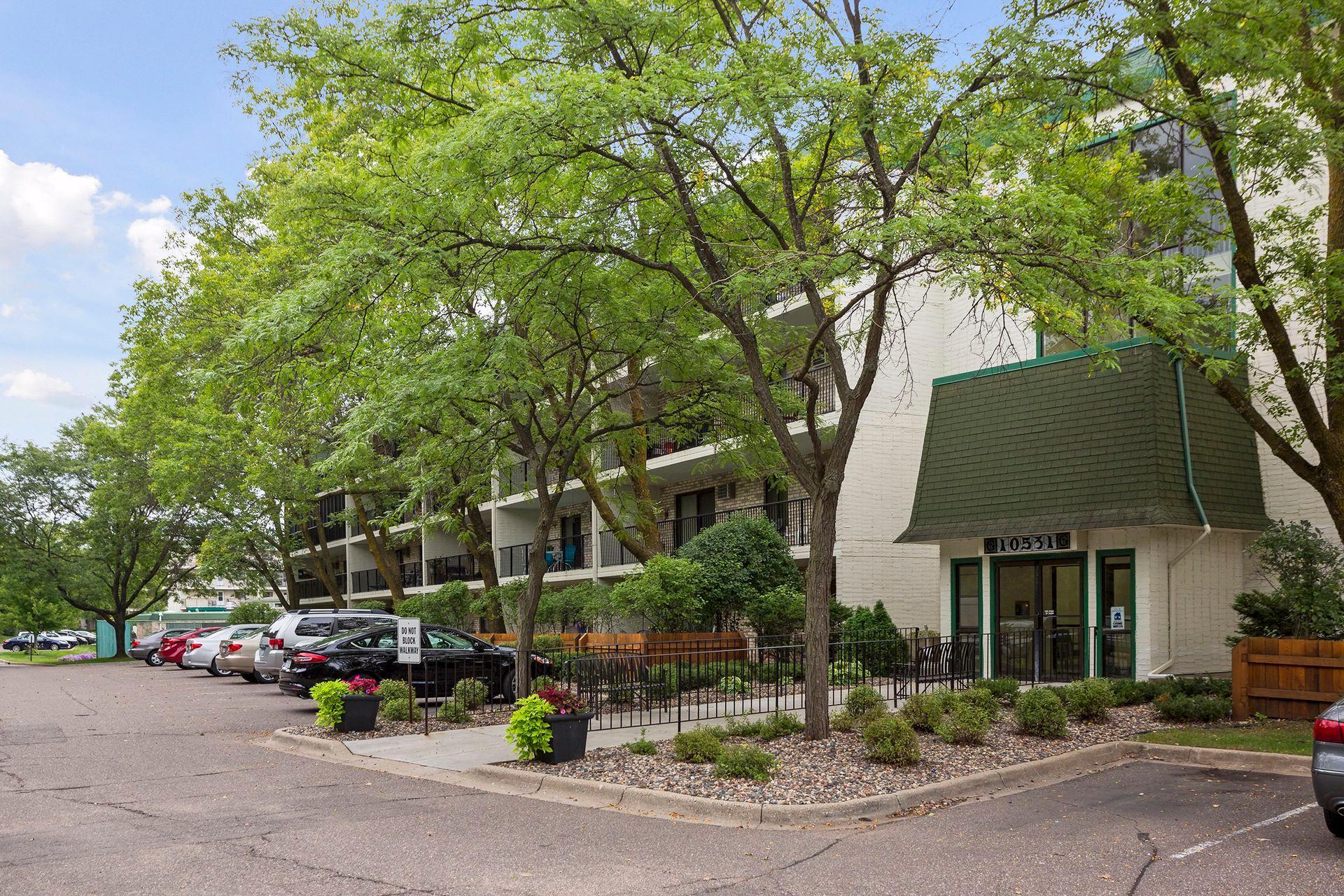 10531 Cedar Lake Road 212