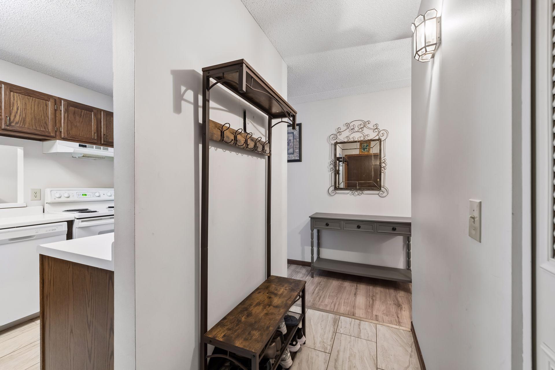 10531 Cedar Lake Road 212