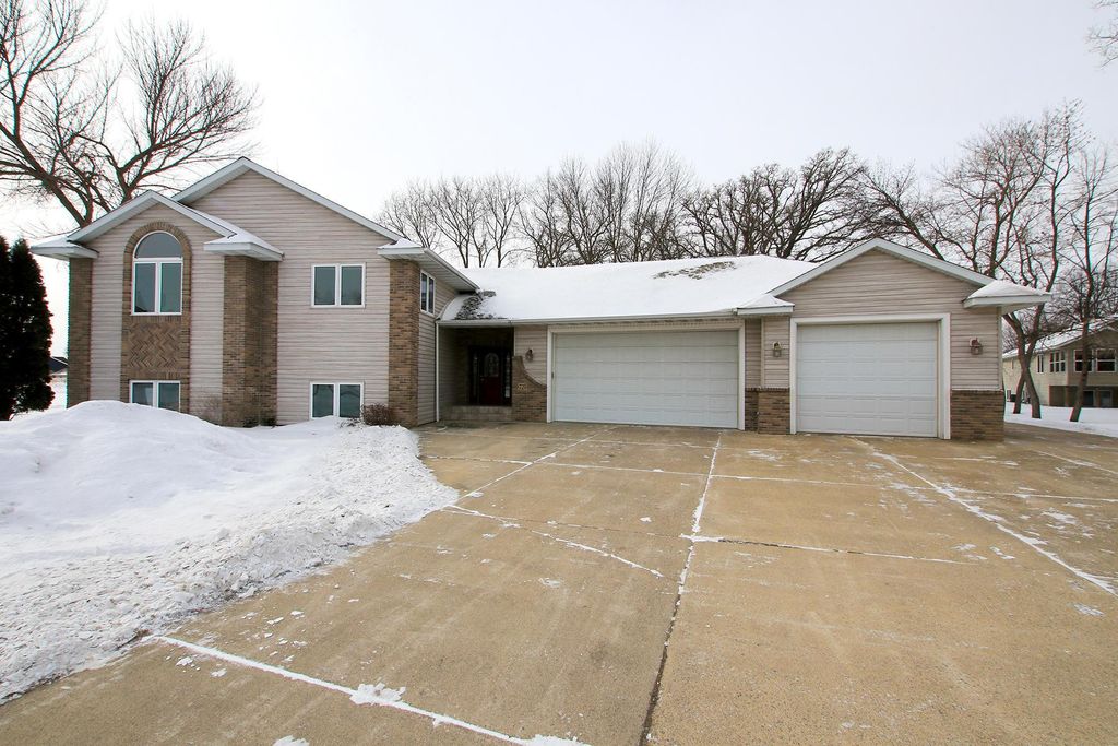 Photo of 720 Tyler Street SW, Hutchinson, MN 55350 (MLS # 6822287)