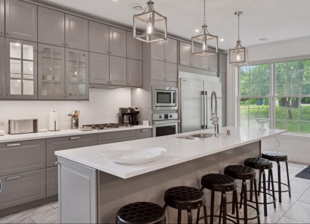 1032 Gardner Street E