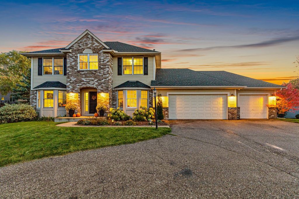 Photo of 1883 Lochaven Drive, Woodbury, MN 55125 (MLS # 7021409)